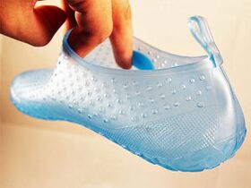 Plantar siğillerin ortaya çıkmasını önlemek için halka açık yerler için bireysel ayakkabılar